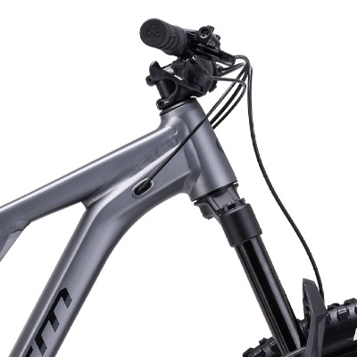 skaut-30-pro-seda-2026-d1